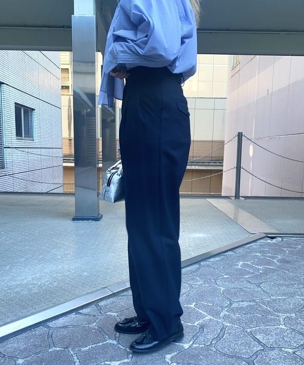 千田 静香さんの「BEAMS WOMEN｜GIANNI CHIARINI / メタリック ALIFA レザーショルダーバッグ S」を使ったコーディネート