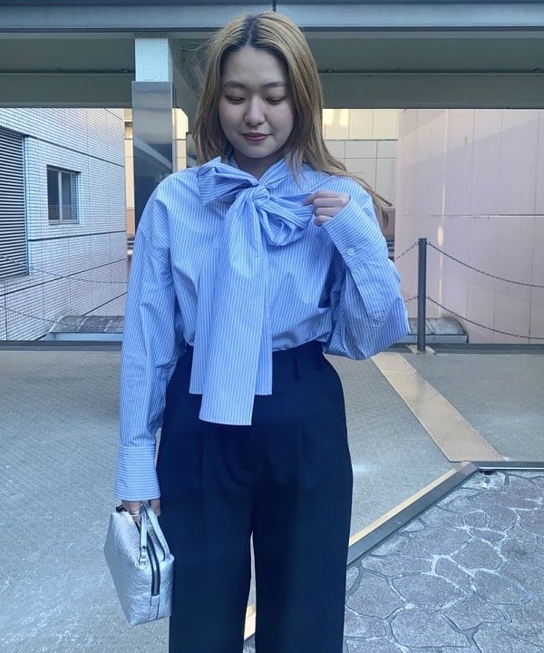 千田 静香さんの「BEAMS WOMEN｜GIANNI CHIARINI / メタリック ALIFA レザーショルダーバッグ S」を使ったコーディネート