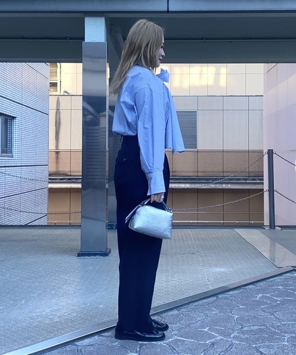 千田 静香さんの「BEAMS WOMEN｜GIANNI CHIARINI / メタリック ALIFA レザーショルダーバッグ S」を使ったコーディネート