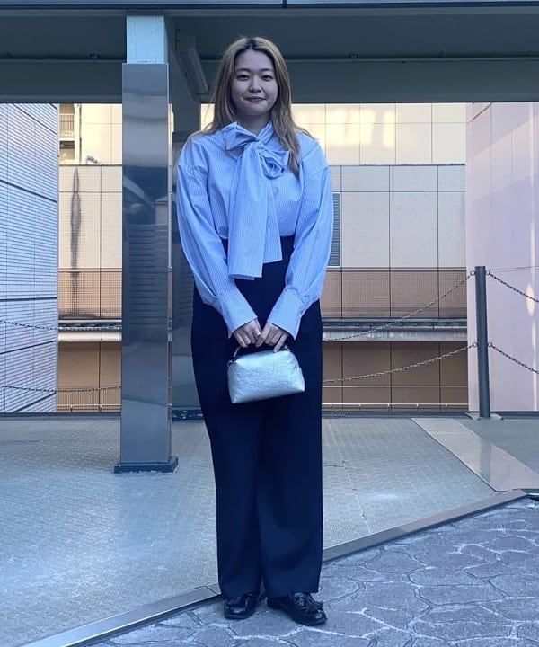 千田 静香さんの「BEAMS WOMEN｜GIANNI CHIARINI / メタリック ALIFA レザーショルダーバッグ S」を使ったコーディネート