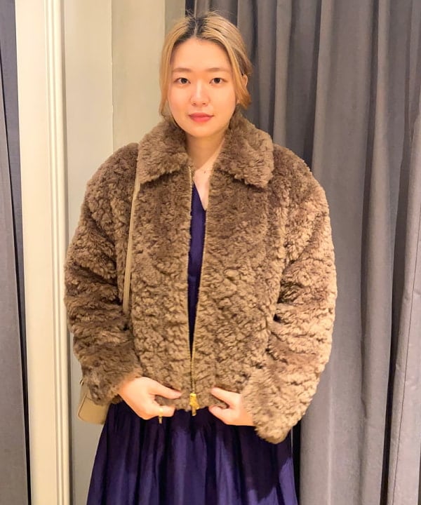 千田 静香さんの「BEAMS WOMEN｜TOFF&LOADSTONE × Demi-Luxe BEAMS / 別注 レヴューミニ ライトシュリンク ショルダーバッグ」を使ったコーディネート