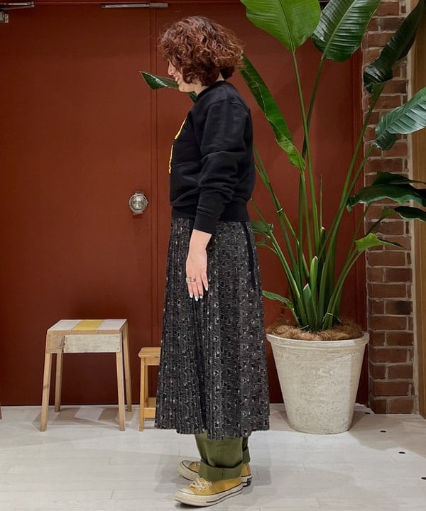 エノモト アミさんの「BEAMS WOMEN｜BEAMS BOY / プリント プリーツスカート」を使ったコーディネート