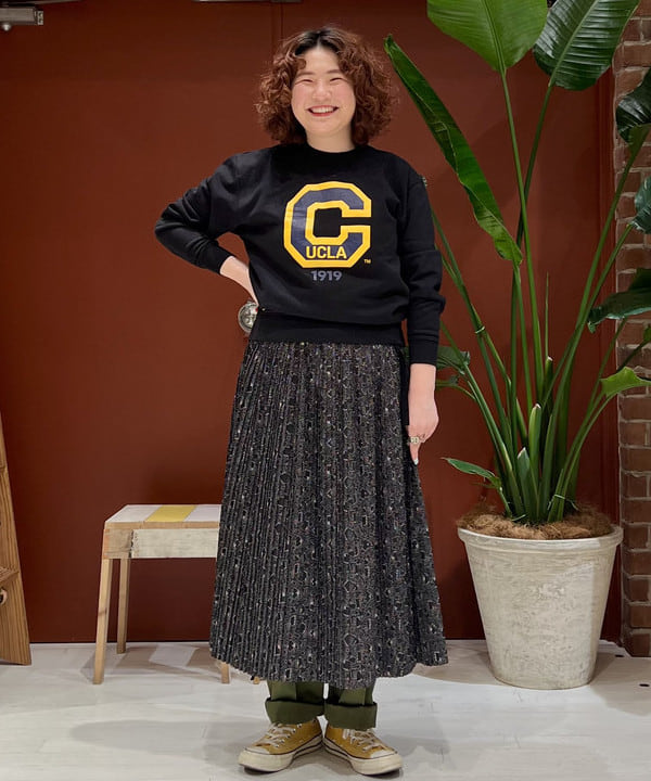 エノモト アミさんの「BEAMS WOMEN｜BEAMS BOY / プリント プリーツスカート」を使ったコーディネート