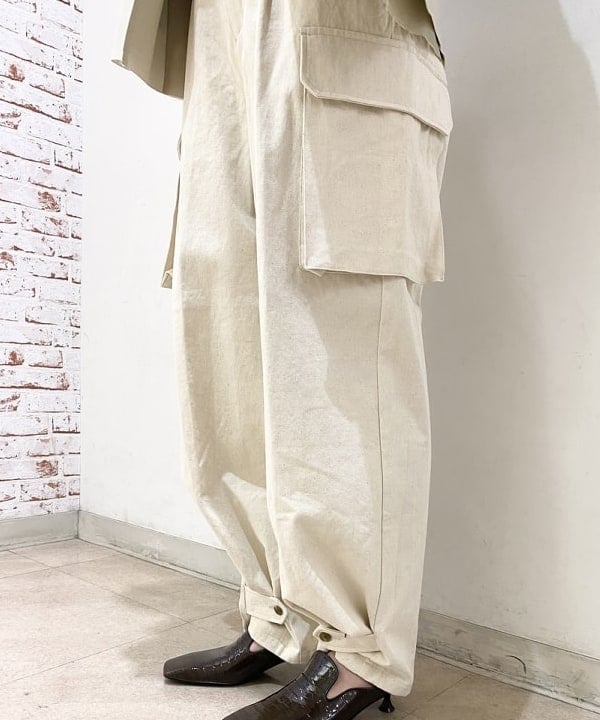 鈴木 悠里さんの「BEAMS WOMEN｜ソフトガラスレザーベルト」を使ったコーディネート