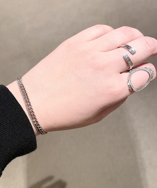 鈴木 悠里さんの「BEAMS WOMEN｜ソフトガラスレザーベルト」を使ったコーディネート