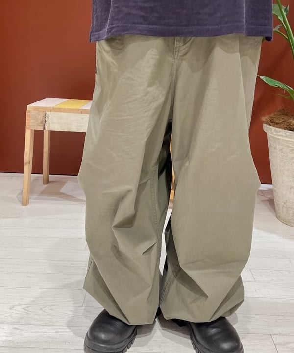 エノモト アミさんの「BEAMS WOMEN｜BEAMS BOY / US ARMY オーバー パンツ」を使ったコーディネート