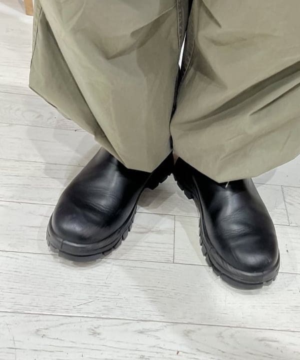 エノモト アミさんの「BEAMS WOMEN｜BEAMS BOY / US ARMY オーバー パンツ」を使ったコーディネート