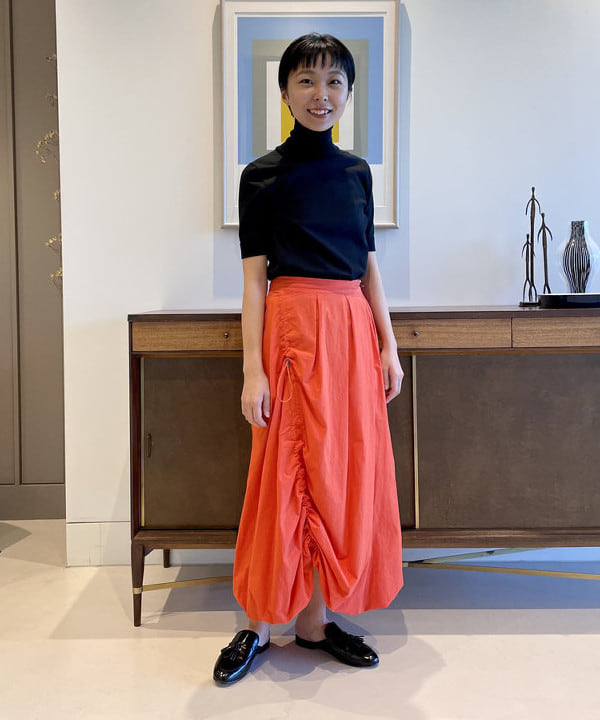 内山 瑛美さんの「BEAMS WOMEN｜AK+1 / コットン 五分袖 ハイネックニット」を使ったコーディネート