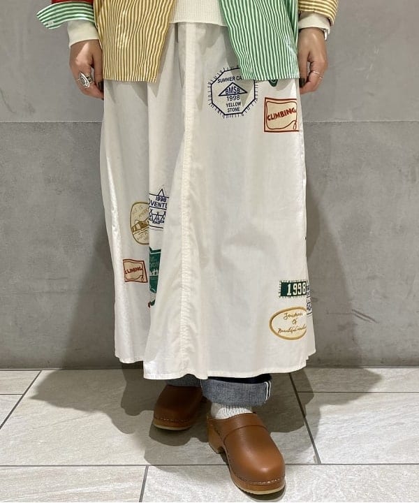 吉野 多恵さんの「BEAMS WOMEN｜ARROW NOVELTY / コンチョ ベルト 22FW」を使ったコーディネート