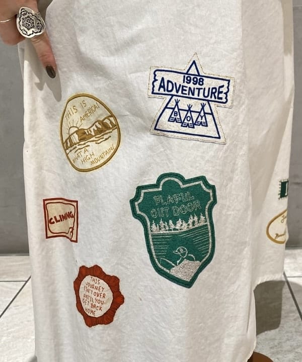 吉野 多恵さんの「BEAMS WOMEN｜ARROW NOVELTY / コンチョ ベルト 22FW」を使ったコーディネート