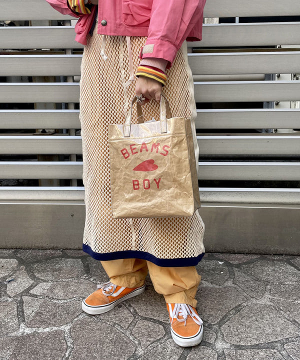 みりさんの「BEAMS WOMEN｜BEAMS BOY / BBロゴ ショップバック」を使ったコーディネート