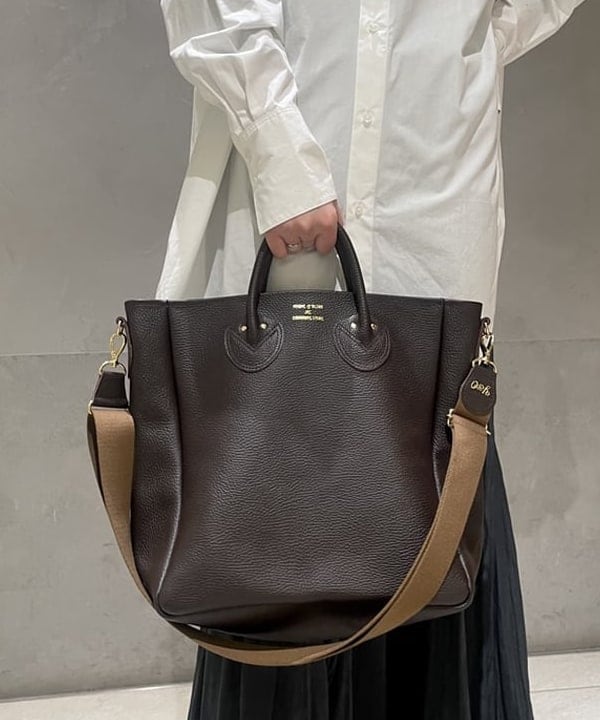 中丸　栞さんの「BEAMS WOMEN｜YOUNG&OLSEN / ショルダー トートバッグ M」を使ったコーディネート