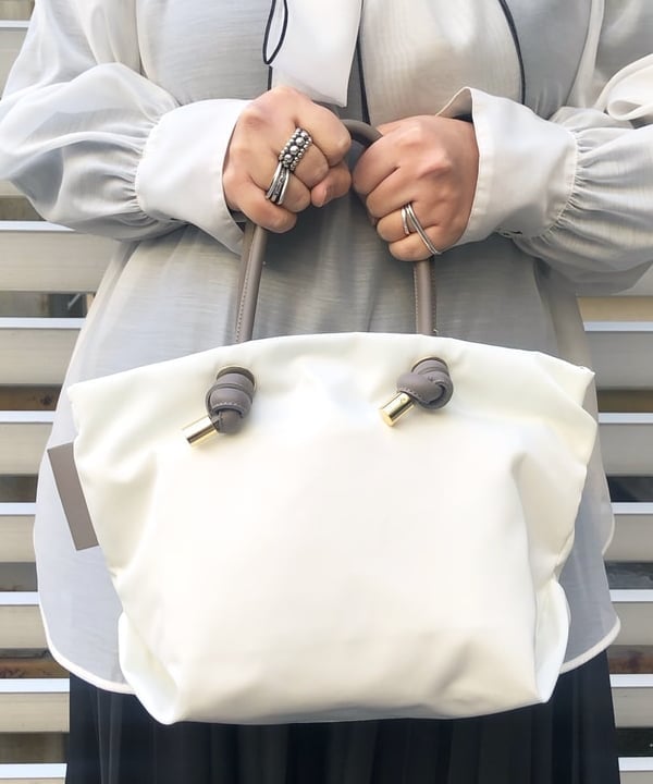 藤井 裕実子さんの「BEAMS WOMEN｜オーガンジー リボンブラウス」を使ったコーディネート