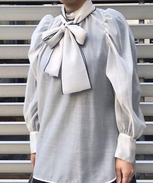 藤井 裕実子さんの「BEAMS WOMEN｜オーガンジー リボンブラウス」を使ったコーディネート