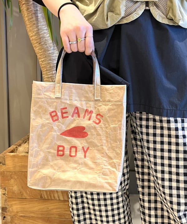 カスタニ モモノさんの「BEAMS WOMEN｜BEAMS BOY / BBロゴ ショップバック」を使ったコーディネート