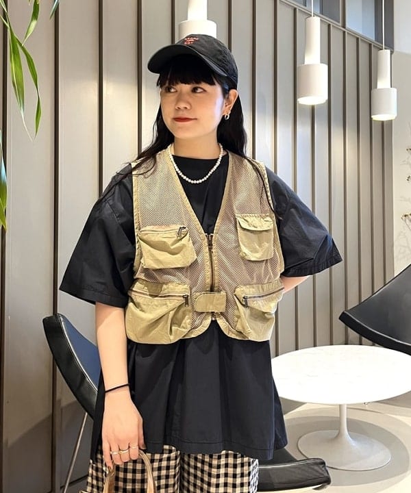 カスタニ モモノさんの「BEAMS WOMEN｜BEAMS BOY / BBロゴ ショップバック」を使ったコーディネート