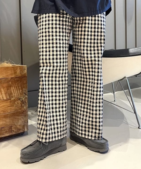 カスタニ モモノさんの「BEAMS WOMEN｜BEAMS BOY / BBロゴ ショップバック」を使ったコーディネート