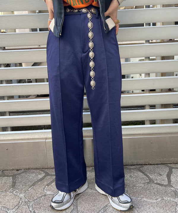 朱華さんの「BEAMS WOMEN｜ARROW NOVELTY / コンチョ ベルト 22FW」を使ったコーディネート