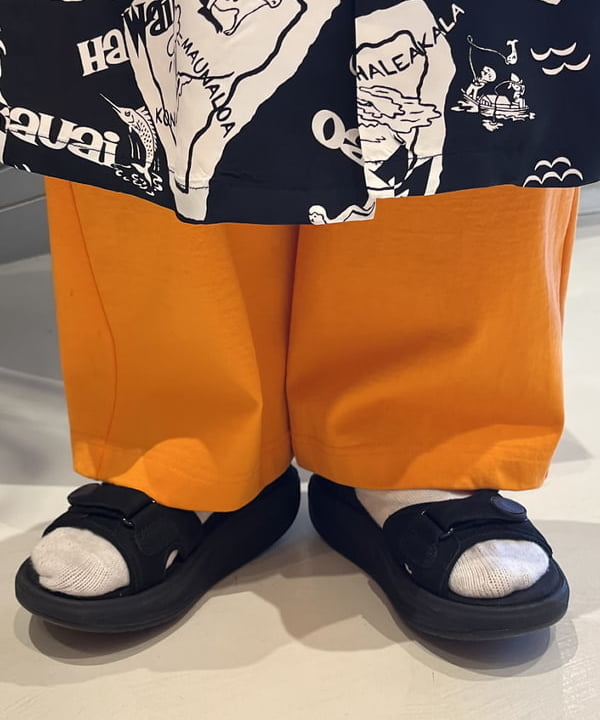 ミナミマリコさんの「BEAMS WOMEN｜MBT / KISUMU CLASSIC」を使ったコーディネート