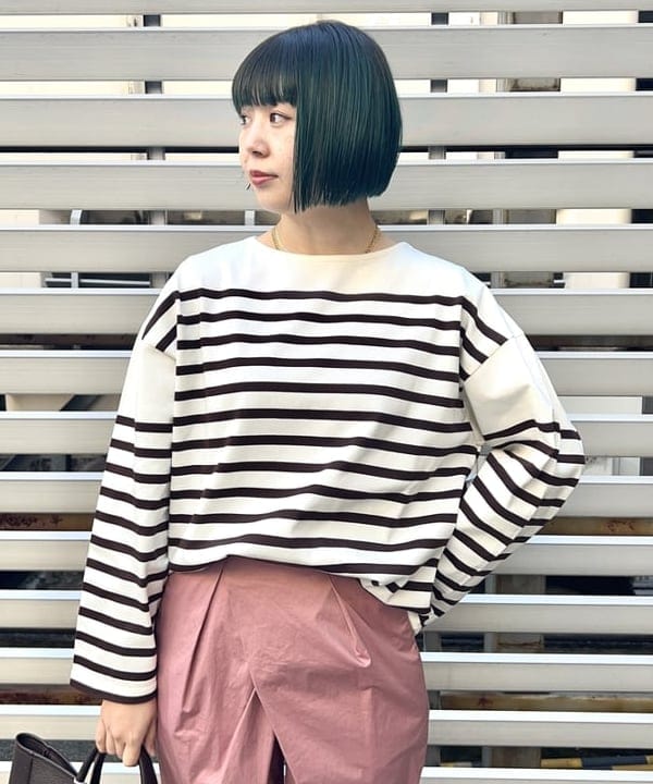 篠崎 香月さんの「BEAMS WOMEN｜AUBERGE &times; Demi-Luxe BEAMS / 別注 BIG CHARLOTTE ボーダーカットソー」を使ったコーディネート