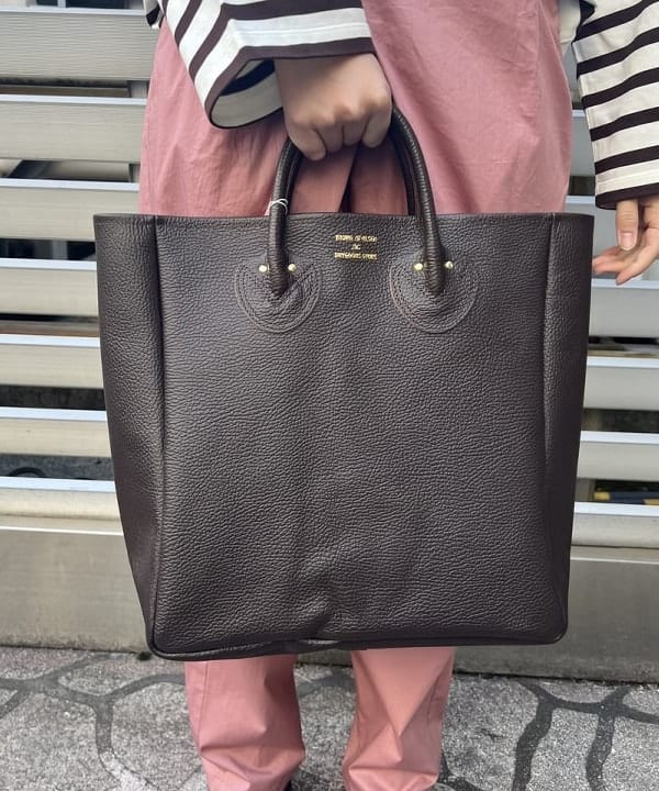 篠崎 香月さんの「BEAMS WOMEN｜AUBERGE &times; Demi-Luxe BEAMS / 別注 BIG CHARLOTTE ボーダーカットソー」を使ったコーディネート