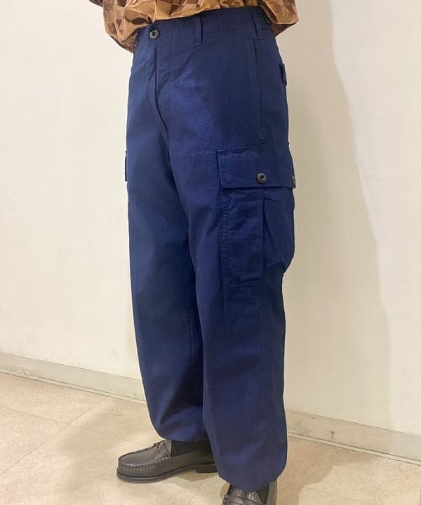 鈴木 悠里さんの「BEAMS WOMEN｜BEAMS PLUS / インディゴ リップストップ ミリタリー 6ポケット パンツ」を使ったコーディネート