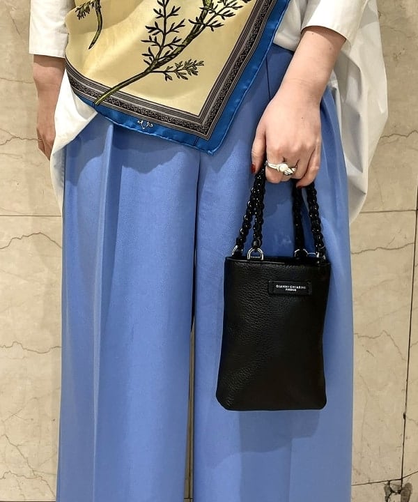 shirakiさんの「BEAMS WOMEN｜GIANNI CHIARINI / CAMILLA レザートートバッグ」を使ったコーディネート