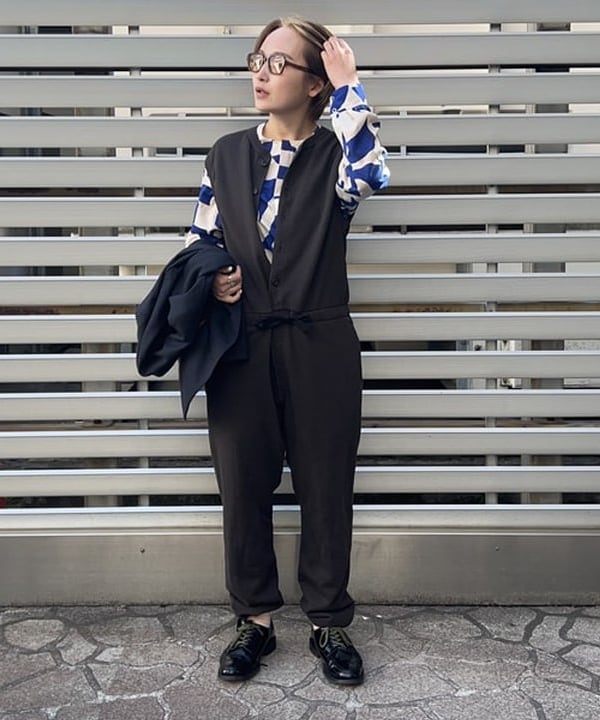 朱華さんの「BEAMS WOMEN｜BEAMS BOY / ポリエステル ウール 3ボタン ブレザー」を使ったコーディネート