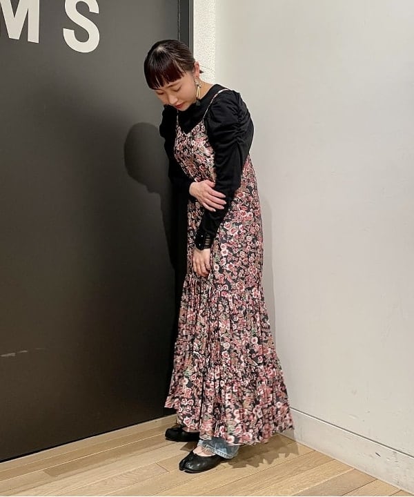 葛岡 七海さんの「BEAMS WOMEN｜Ray BEAMS / ギャザー ボリューム スリーブ Tシャツ」を使ったコーディネート