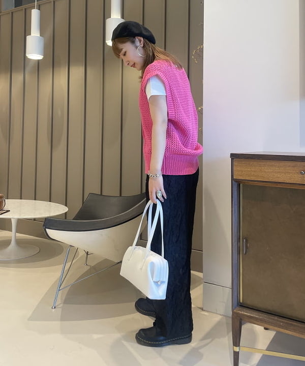 松本 佳菜子さんの「BEAMS WOMEN｜▲Dr.Martens / PASCAL 8ホール ブーツ」を使ったコーディネート