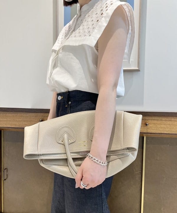 大川 美咲さんの「BEAMS WOMEN｜YOUNG&OLSEN / レザートートバッグ M」を使ったコーディネート