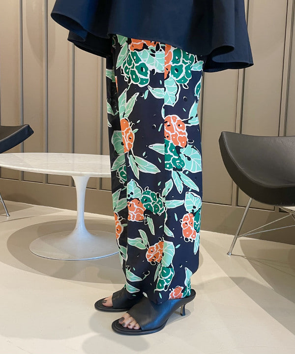 SAKAIさんの「BEAMS WOMEN｜コンビ ティアード プルオーバー」を使ったコーディネート