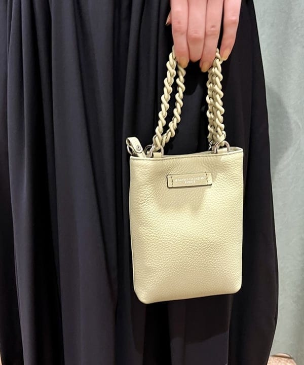 山田 千遥さんの「BEAMS WOMEN｜GIANNI CHIARINI / CAMILLA レザートートバッグ」を使ったコーディネート