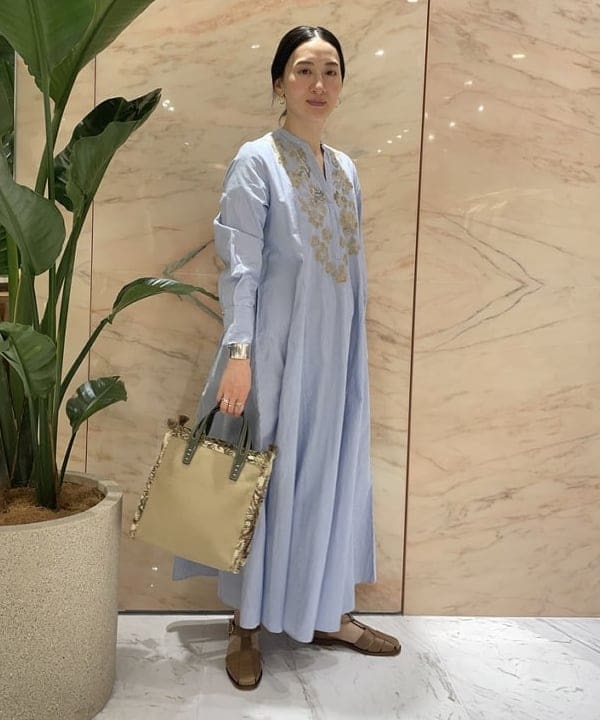 越智 里美さんの「BEAMS WOMEN｜PASCUCCI / レザー グルカサンダル」を使ったコーディネート