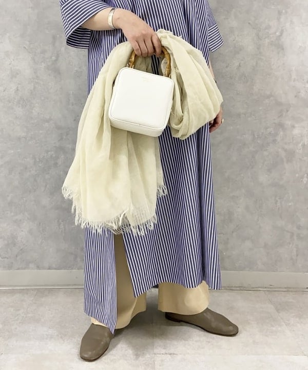 もり ともみさんの「BEAMS WOMEN｜ASAUCE MELER / リネンシルク メランジ ストール」を使ったコーディネート