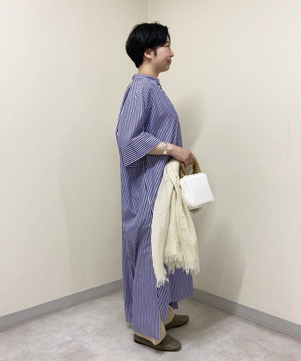 もり ともみさんの「BEAMS WOMEN｜ASAUCE MELER / リネンシルク メランジ ストール」を使ったコーディネート