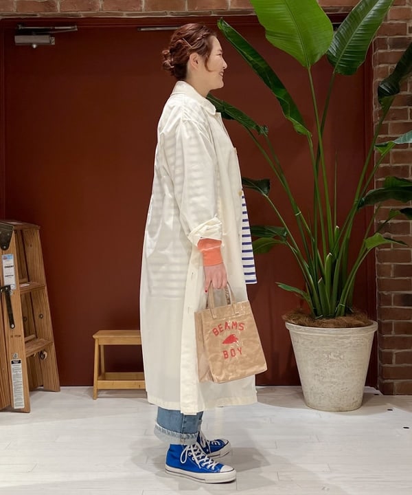 エノモト アミさんの「BEAMS WOMEN｜BEAMS BOY / BBロゴ ショップバック」を使ったコーディネート