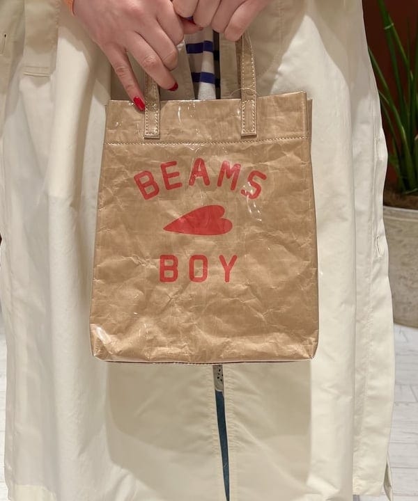 エノモト アミさんの「BEAMS WOMEN｜BEAMS BOY / BBロゴ ショップバック」を使ったコーディネート
