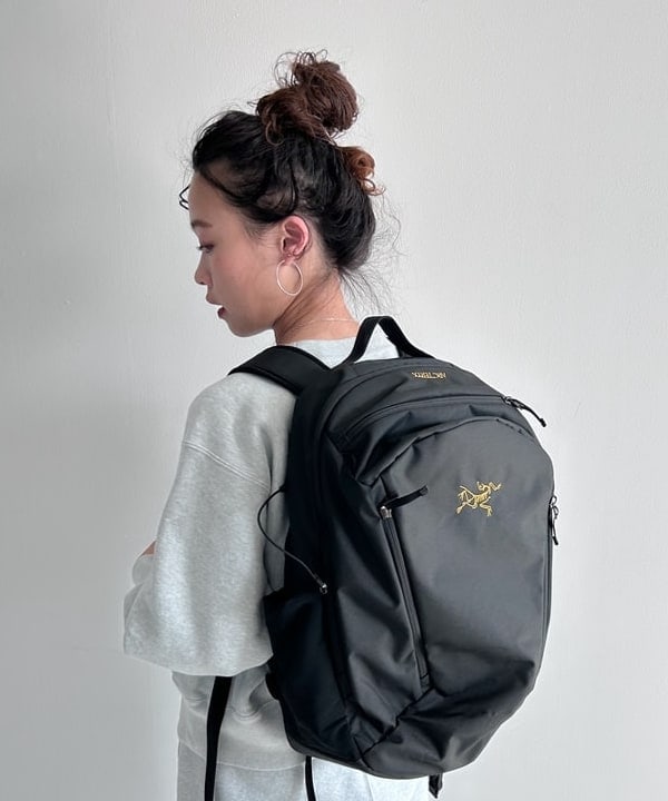 清水 彩乃さんの「BEAMS WOMEN｜ARC’TERYX / MANTIS 26 BACKPACK」を使ったコーディネート