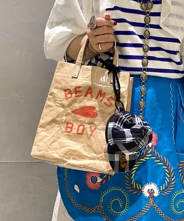 吉野 多恵さんの「BEAMS WOMEN｜BEAMS BOY / BBロゴ ショップバック」を使ったコーディネート