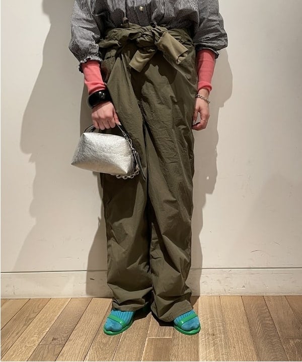 葛岡 七海さんの「BEAMS WOMEN｜GIANNI CHIARINI / メタリック ALIFA レザーショルダーバッグ S」を使ったコーディネート