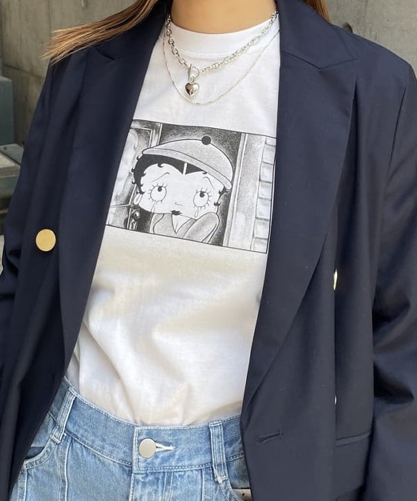 松本 佳菜子さんの「BEAMS WOMEN｜マリンチェーン マンテル ハート ネックレス」を使ったコーディネート