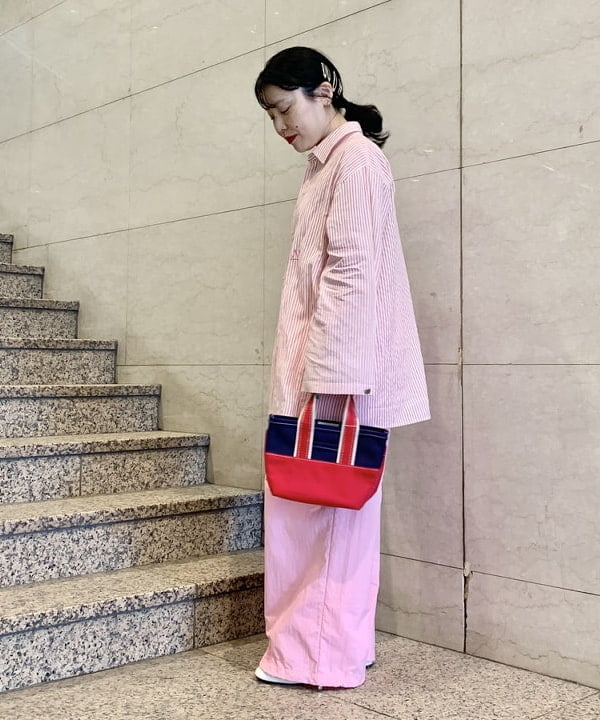 乙藤 侑里さんの「BEAMS WOMEN｜L.L.Bean × BEAMS PLUS ＆ BEAMS BOY / Deep Bottom Deluxe Boat and Tote Mini」を使ったコーディネート