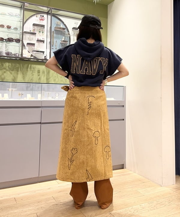 オカベ　アヤカさんの「BEAMS WOMEN｜RED CARD TOKYO × Ray BEAMS / 別注 Grape デニム」を使ったコーディネート