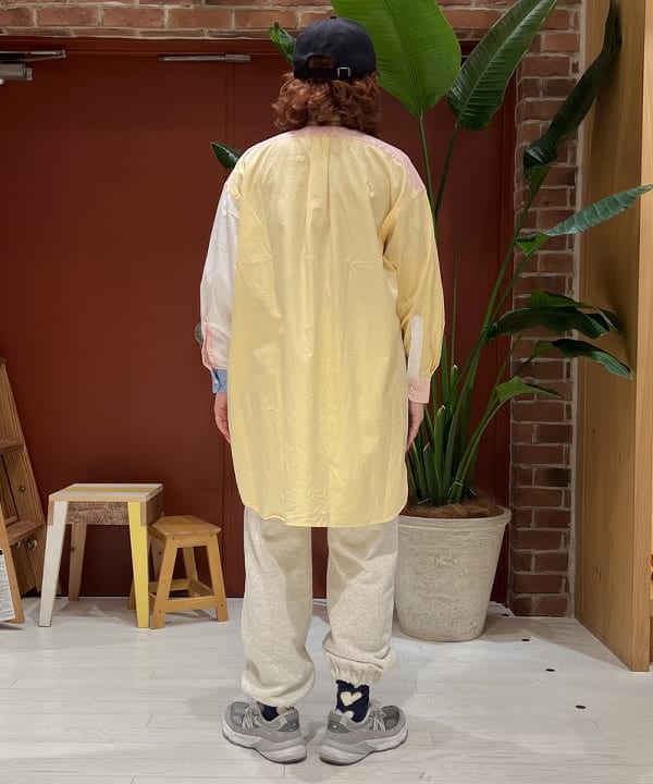 エノモト アミさんの「BEAMS WOMEN｜INDIVIDUALIZED SHIRTS × BEAMS BOY / 別注 エンジニアド シャツ ワンピース」を使ったコーディネート