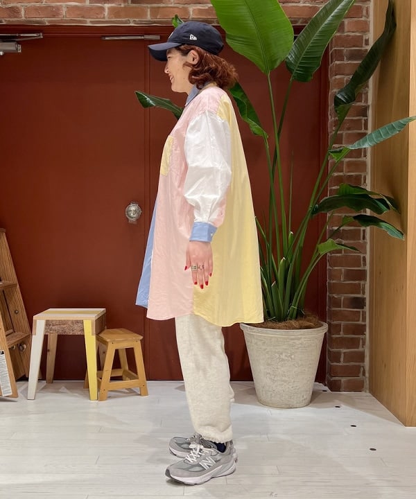 エノモト アミさんの「BEAMS WOMEN｜INDIVIDUALIZED SHIRTS × BEAMS BOY / 別注 エンジニアド シャツ ワンピース」を使ったコーディネート