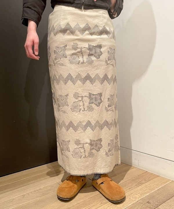 みかみさんの「BEAMS WOMEN｜BEAMS BOY / フラワー エンブプリント スカート」を使ったコーディネート