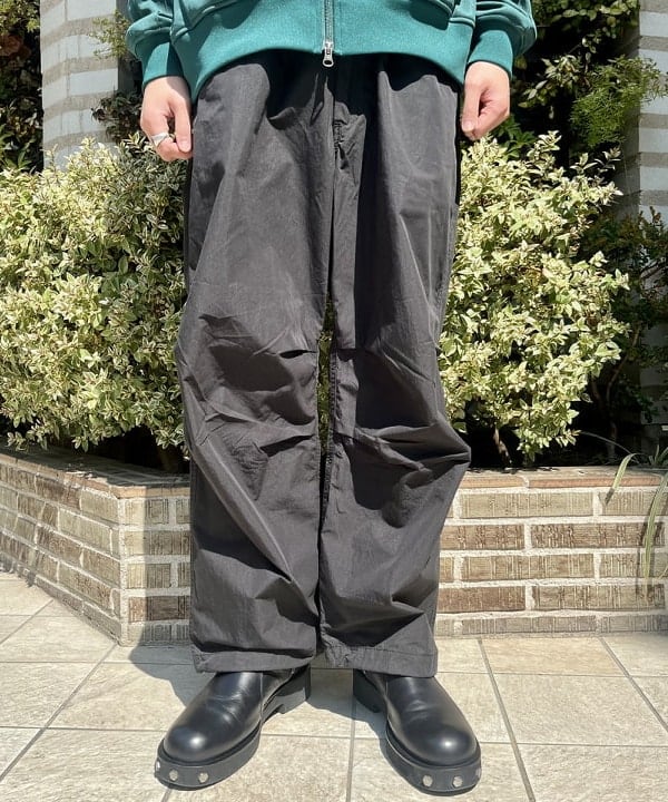 トラ吉さんの「BEAMS WOMEN｜BEAMS / コットン ナイロン オーバーパンツ」を使ったコーディネート