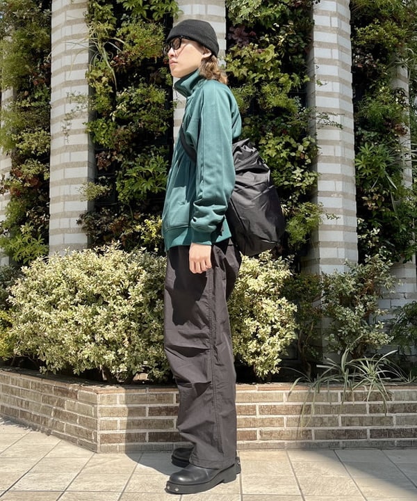 トラ吉さんの「BEAMS WOMEN｜BEAMS / コットン ナイロン オーバーパンツ」を使ったコーディネート