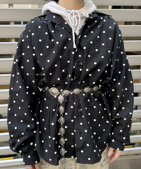 コウリキ　マミさんの「BEAMS WOMEN｜ARROW NOVELTY / コンチョ ベルト 22FW」を使ったコーディネート